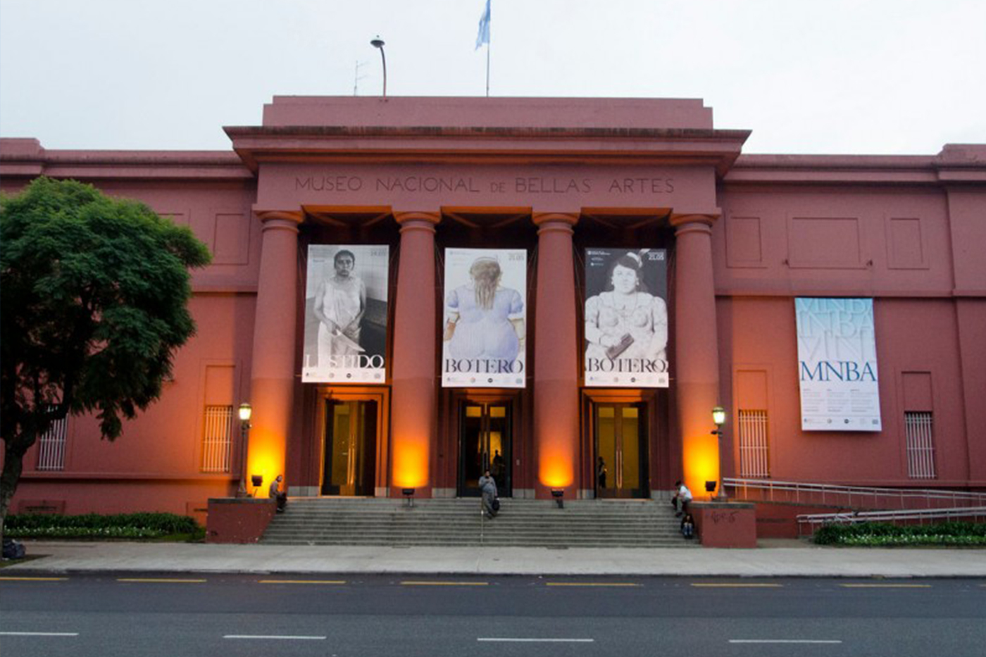 Alquilar un auto para ir a Museo nacional de Bellas Artes